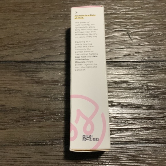Solara Suncare Vacation Glow Mineral Sunscreen - SPF 30 - 1.7 fl oz - Picture 3 of 8